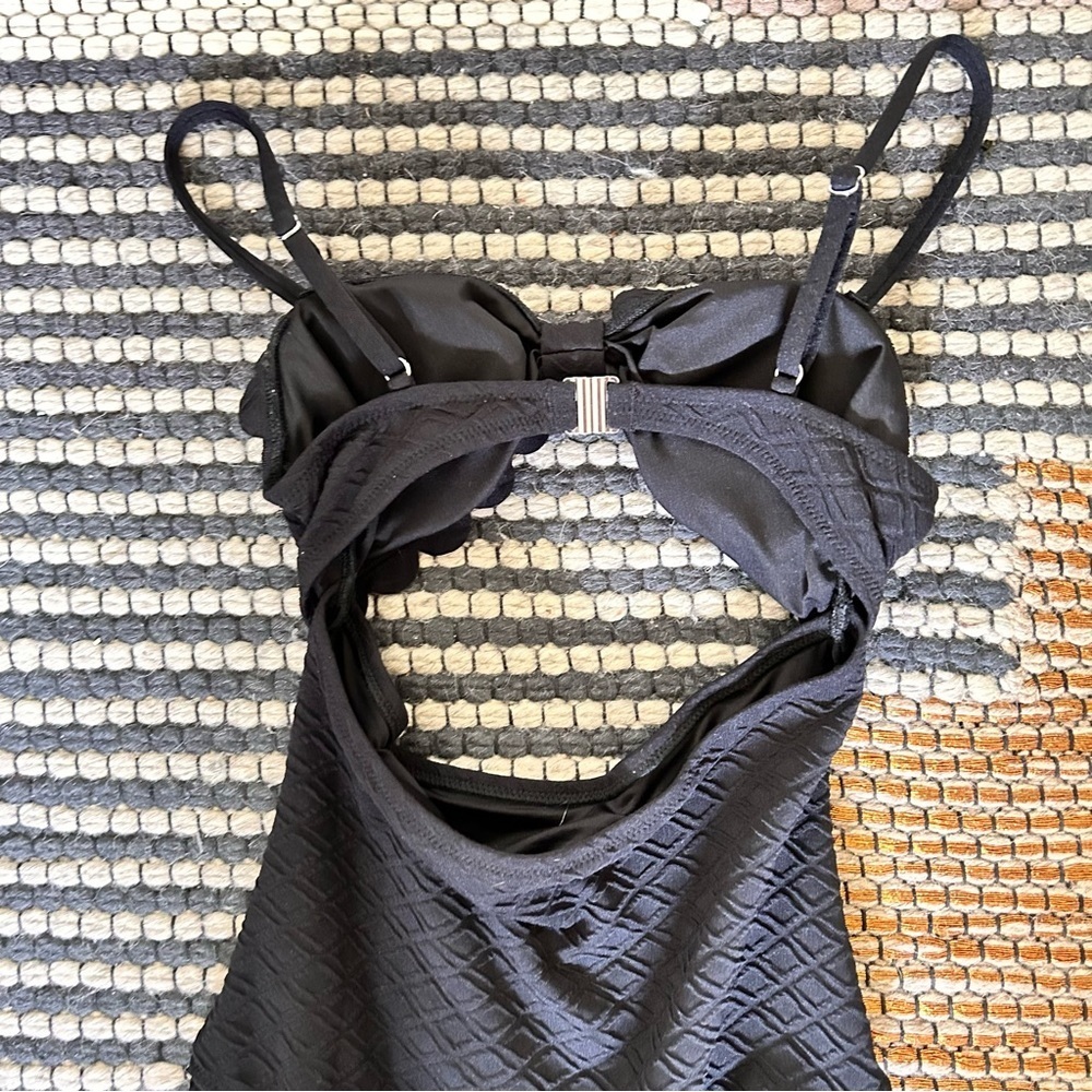 No Brand Padded Scallop ONE piece Swimsuit. Size M - Picture 7 of 8